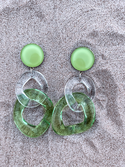 BOUCLES PENDANTES MAILLONS VERT TRANSLUCIDES