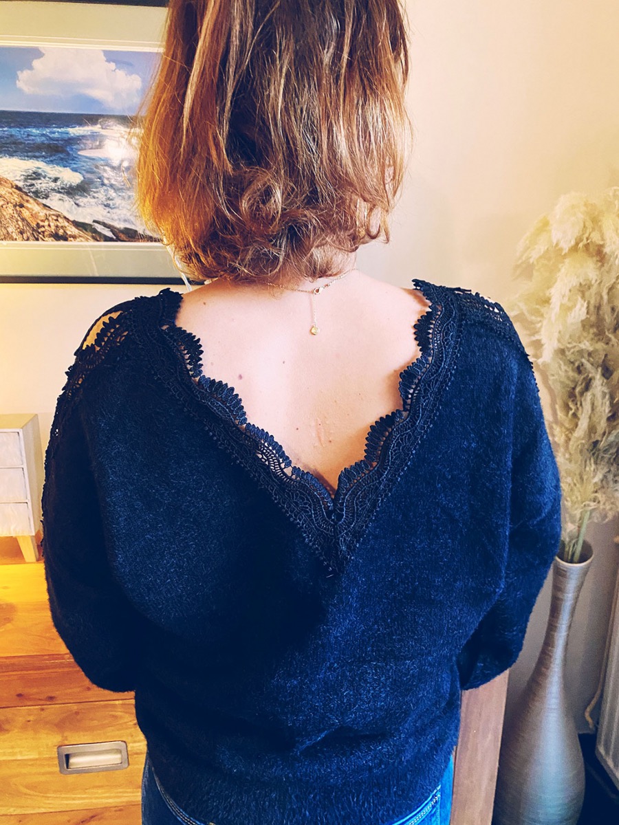 pull-noir-tendance-dentelle-dos-decollete-saori-boutique
