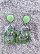 BOUCLES PENDANTES MAILLONS VERT TRANSLUCIDES